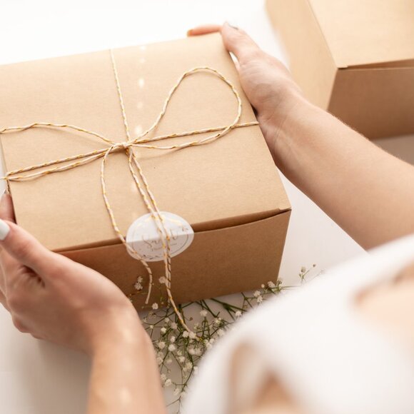 Best Pet’s Gift Box – For Pet Moms & Dads - Picture 3 of 8